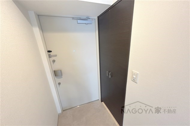 エステムコート名古屋葵 玄関