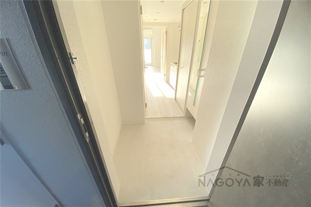 エスリード上前津テルツェ 玄関