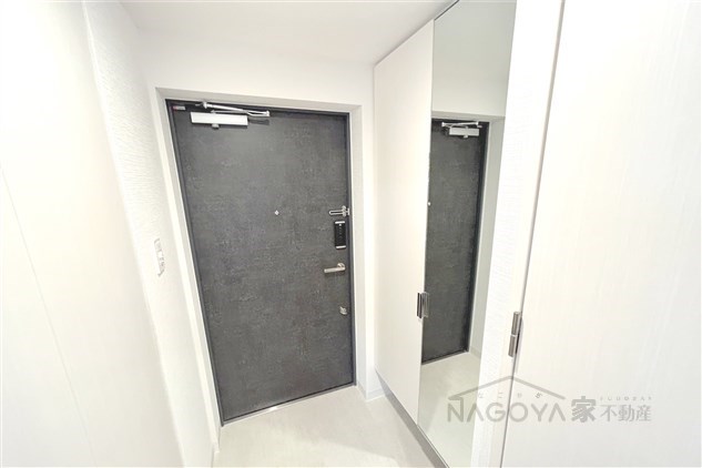 エスリード今池ルミナス 玄関