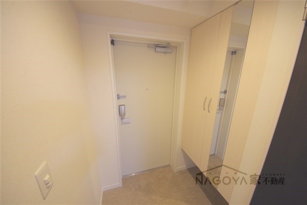 カスタリア新栄Ⅱ 玄関