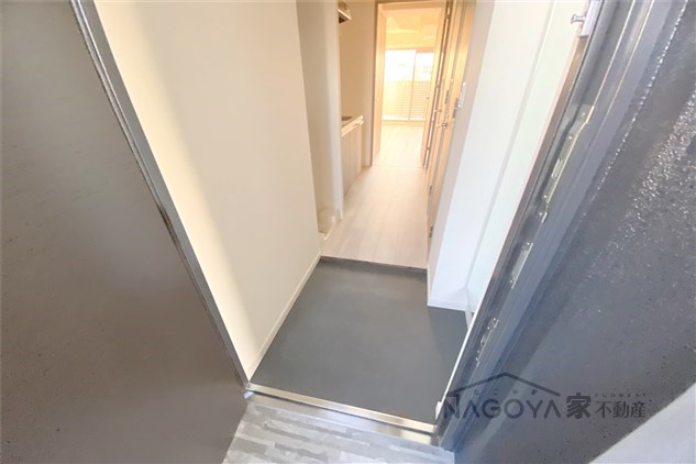 プレサンスTHE新栄 玄関