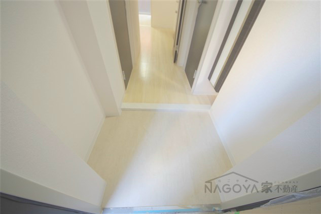 セレブレイト葵 玄関