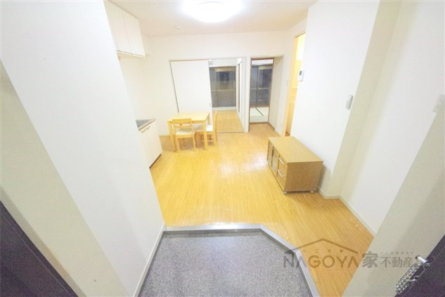 メゾン鶴舞 玄関