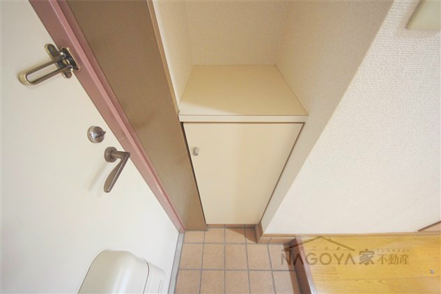 メゾンドＭＯＥ 玄関