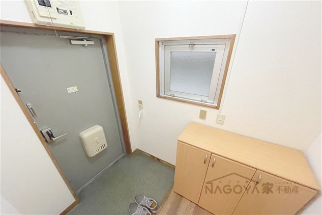 セントラルハイツ駒方 玄関