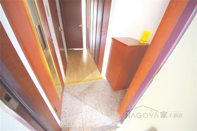 ライジング泉コートⅡ 玄関