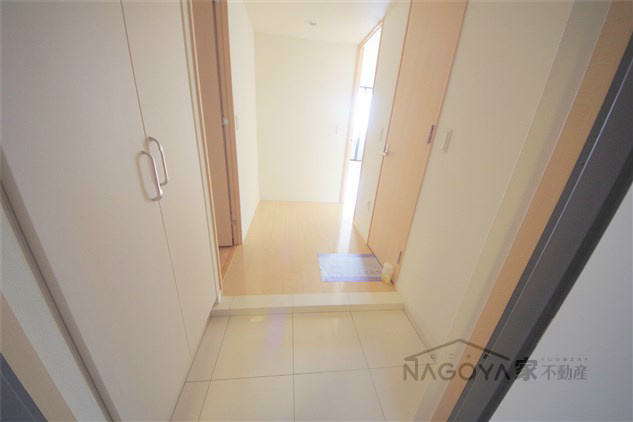 グラン・アベニュー栄 玄関