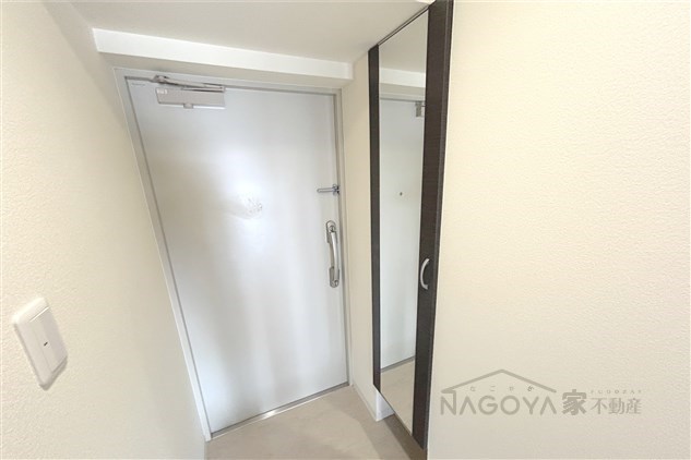 エスカルコート 玄関