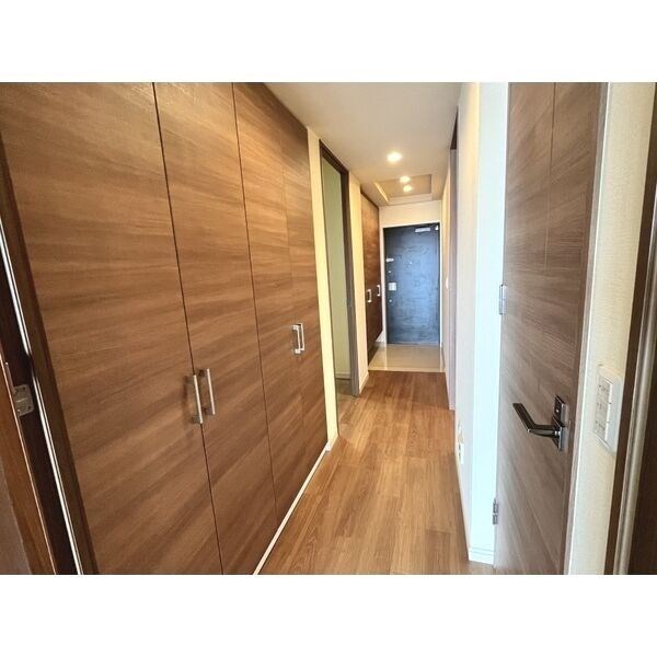 ローレルアイ上前津 玄関