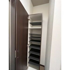 Patina御器所 玄関