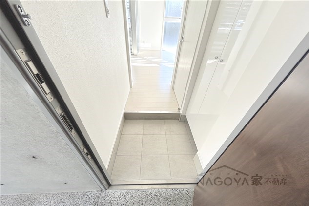 SPACE CUBE HONJIN 玄関