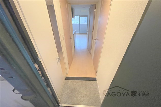 プレサンス名古屋STATIONアライブ 玄関