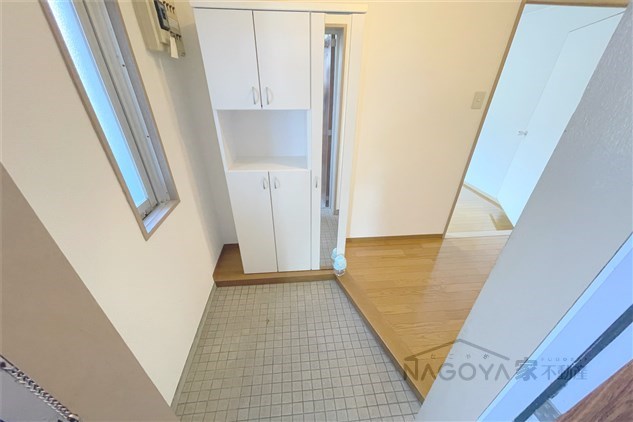 シャトー春山 玄関