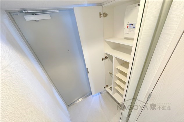 エスリード上前津LIVIA 玄関