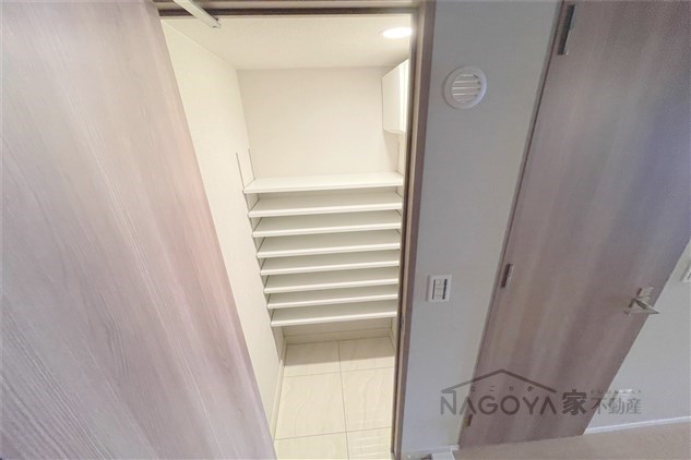 ラフィシア上前津 玄関