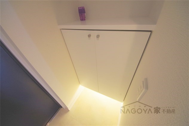 グラヴィス鶴舞 玄関