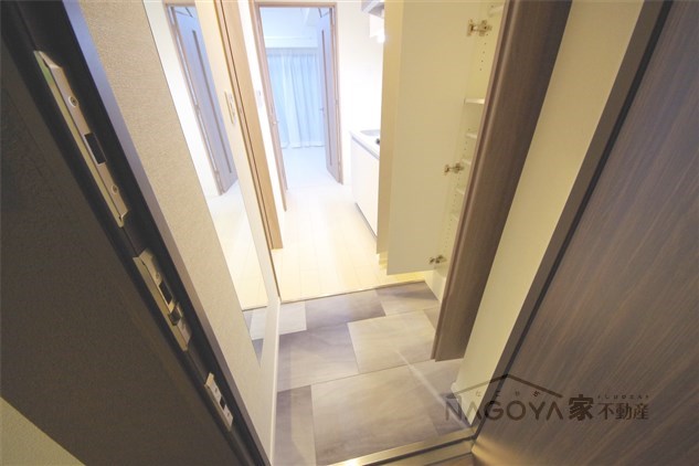 リヴシティ新栄 玄関