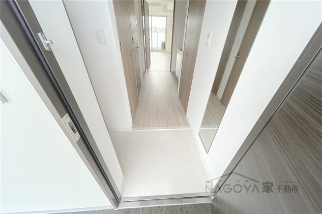 エスリード栄ラ・ヴィ 玄関