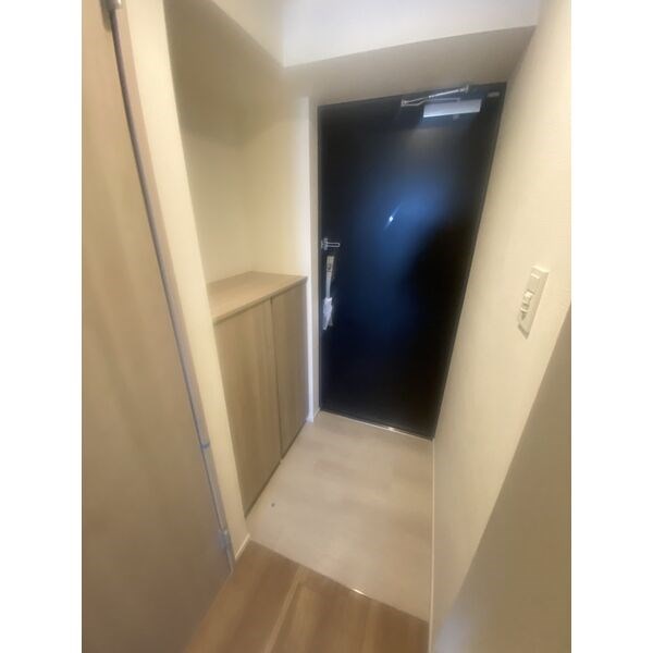 リシュドール川名駅 玄関