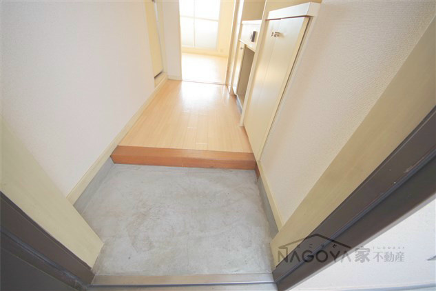 ナビオ杁中 玄関