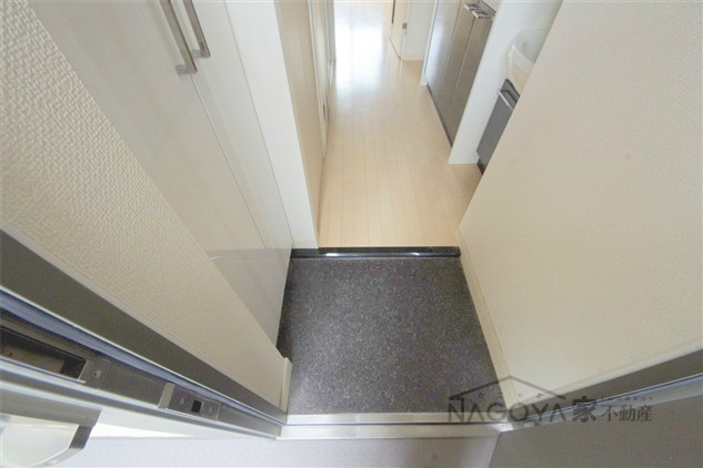 プレサンス鶴舞グリーンパーク 玄関