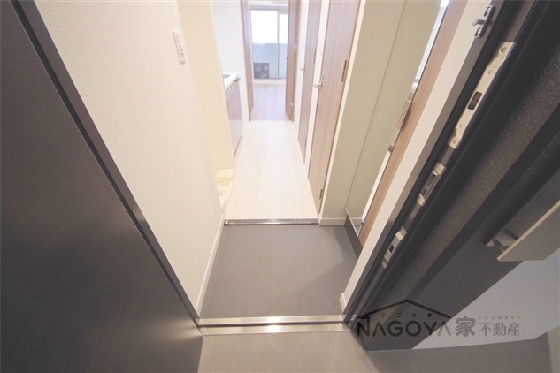 プレサンス広小路通葵 玄関