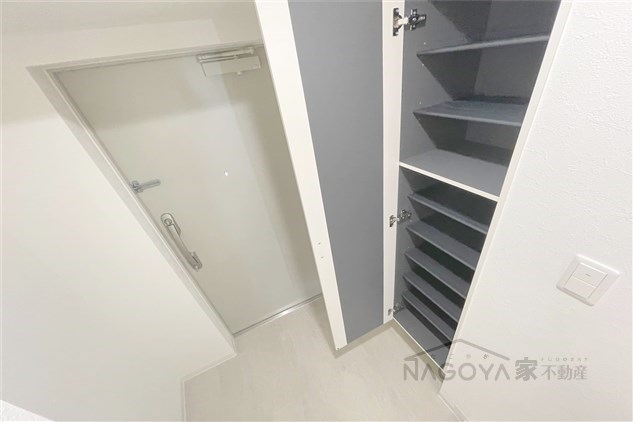 ブリリアコート金山 玄関