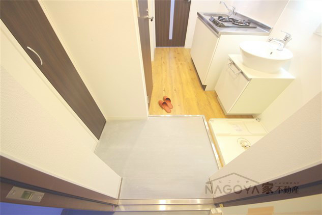 パルティール上前津 玄関