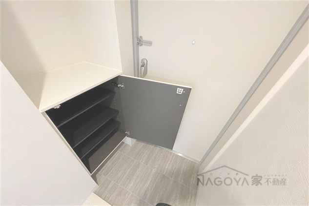 VERITAS　SHIRAKANE 玄関