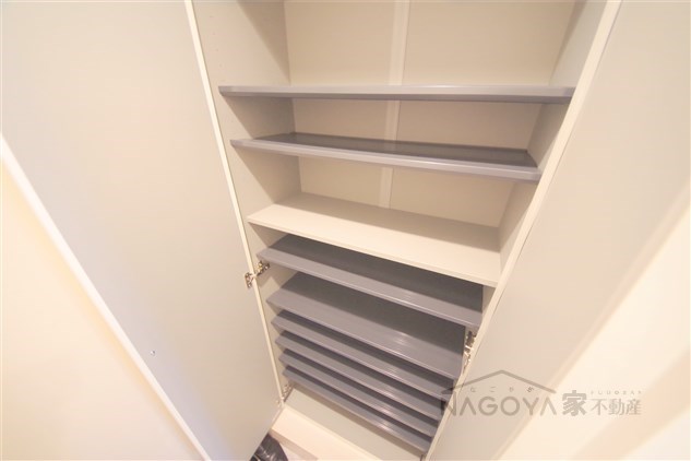 スクーデリア 玄関