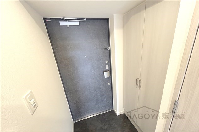 ディアレイシャス名古屋太閤通Ⅱ 玄関