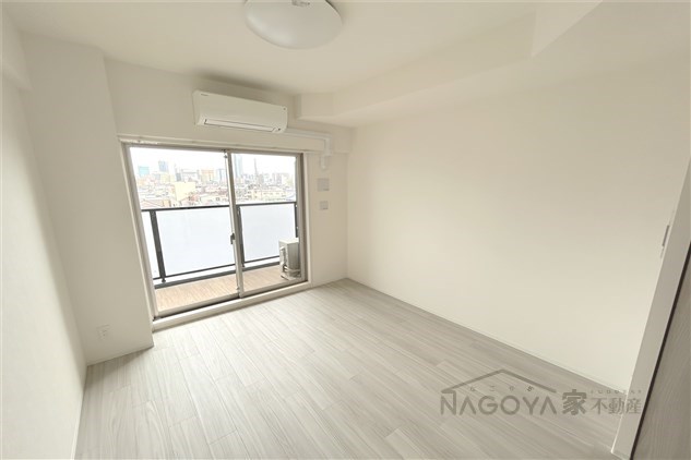 ディアレイシャス名古屋太閤通Ⅱ リビング