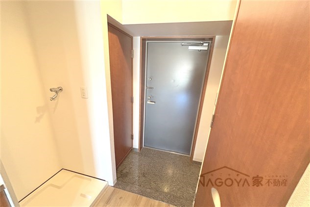 レーベスト平安 玄関