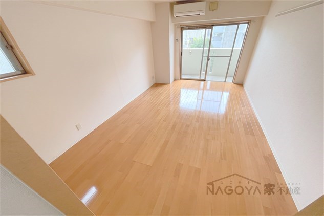 ネオ青山 リビング