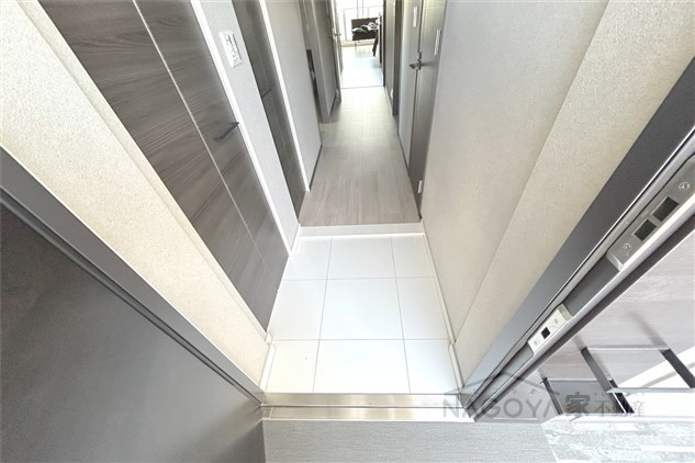 プレサンスロジェ栄三丁目 玄関