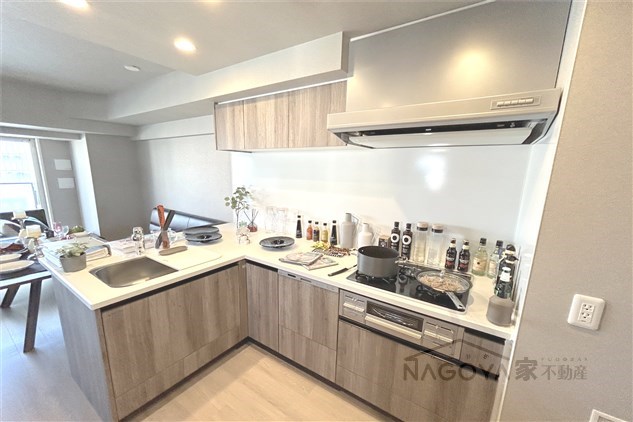 プレサンスロジェ栄三丁目 キッチン