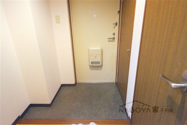 エクセルシオール栄 玄関