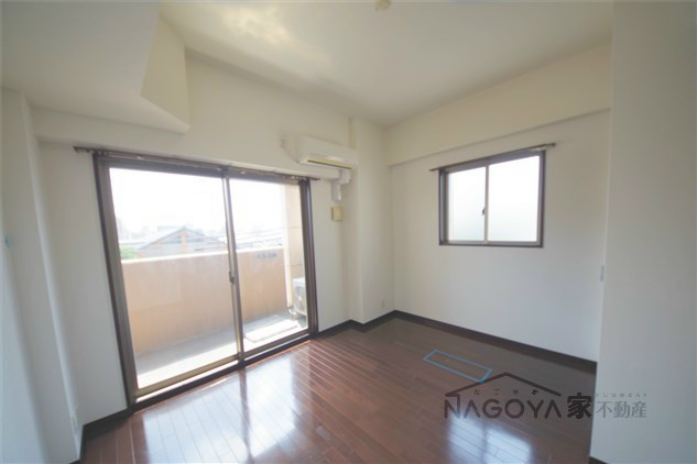 ライジングコート名古屋駅南 リビング