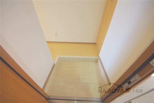 サン東山公園ウエスト 玄関