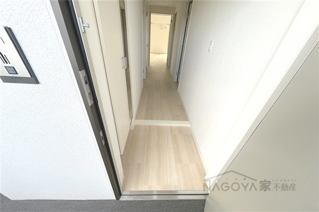 リアレクト白壁 玄関