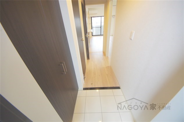 GRANDUKE代官町reverso 玄関