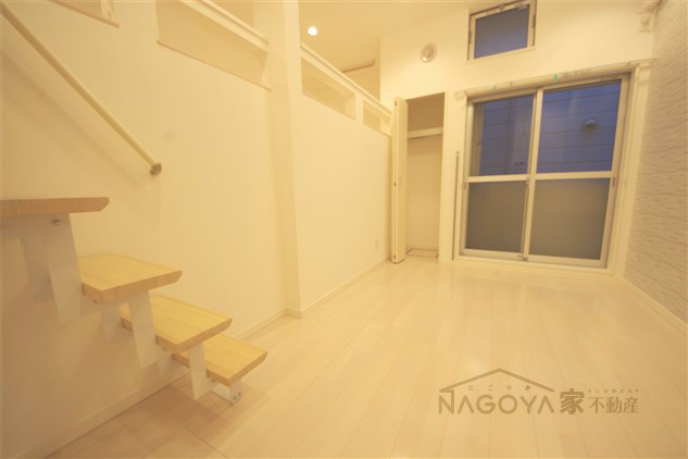 ヴィラ・トゥルヌソル リビング