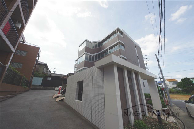 ルミエール山中 駐車場