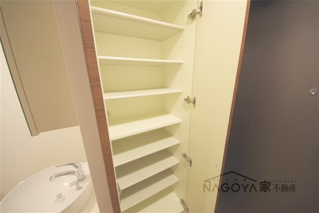 パルティール千種 玄関