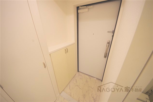 リヴシティ栄 玄関