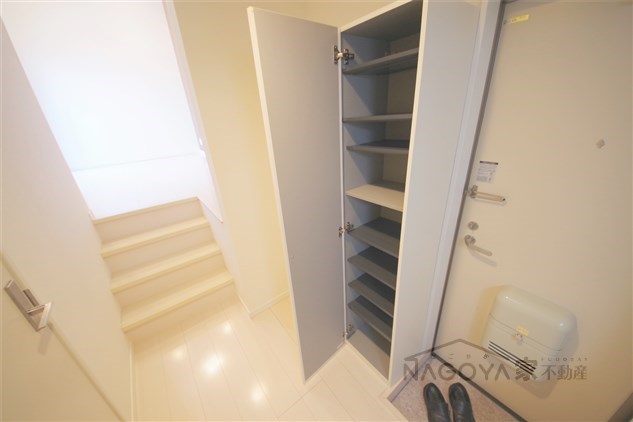 ラ・ネージュ筒井 玄関