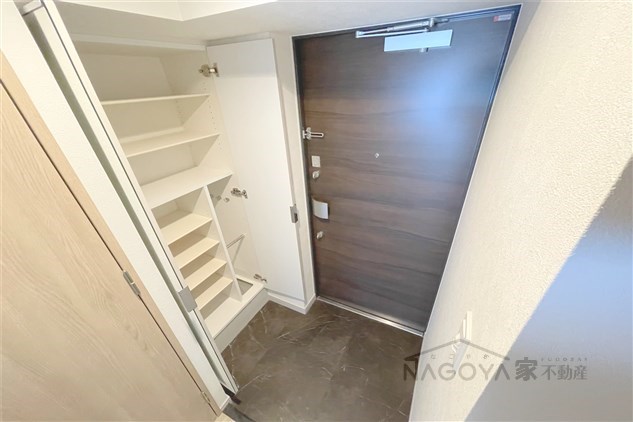 プレサンス太閤通ファシール 玄関