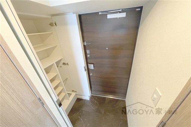 プレサンス太閤通ファシール 玄関