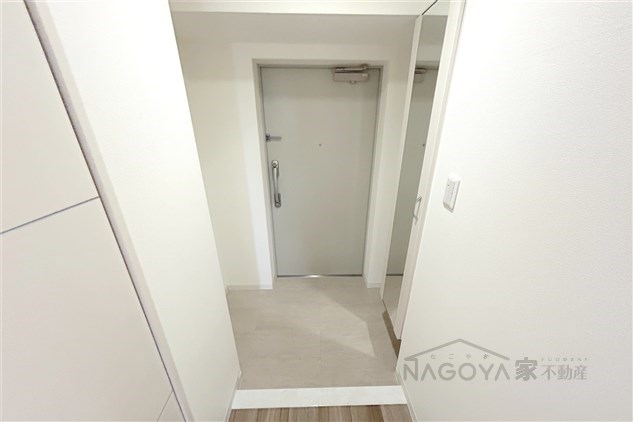 エスカルコート 玄関