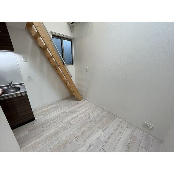 ラフィーカ金山 リビング